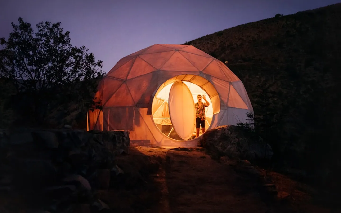 Airbnb official social preview image, collected 2026-07-28
